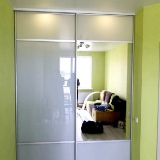 Двери с комбинированным наполнением во встроенный шкаф-купе