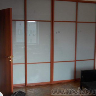 4-дверный шкаф на Трефолева, профиль - яблоня текстурная, наполнение - матовое стекло с разделителями